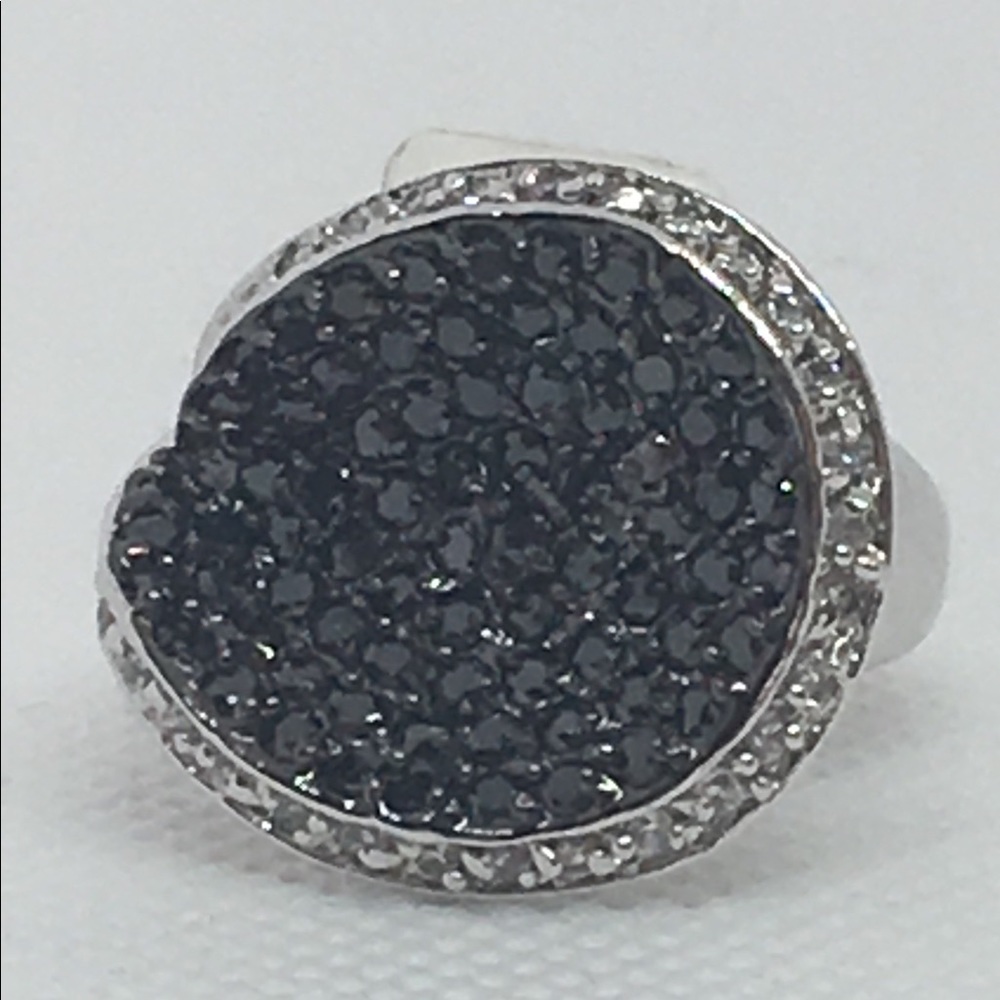 Showcase Ring